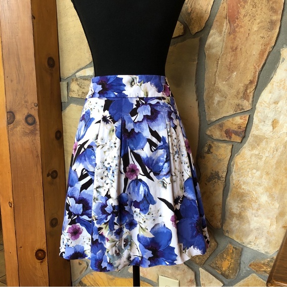 WHBM Floral Sateen Pleated Lined Skirt (2) - Picture 5 of 16